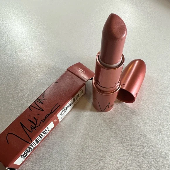 MAC Amplified Creme Lipstick - Picture 4 of 6